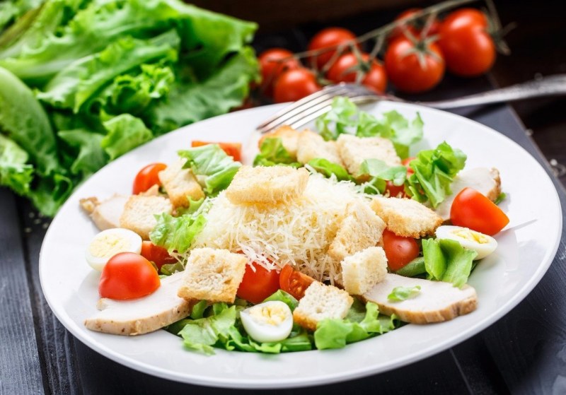 Салат Цезарь с курицей 200 гр.