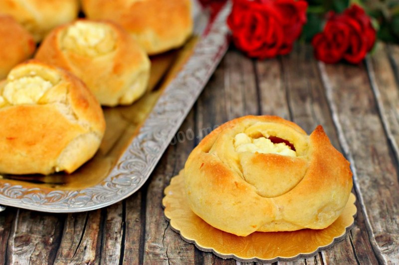 Булочки с творогом из дрожжевого