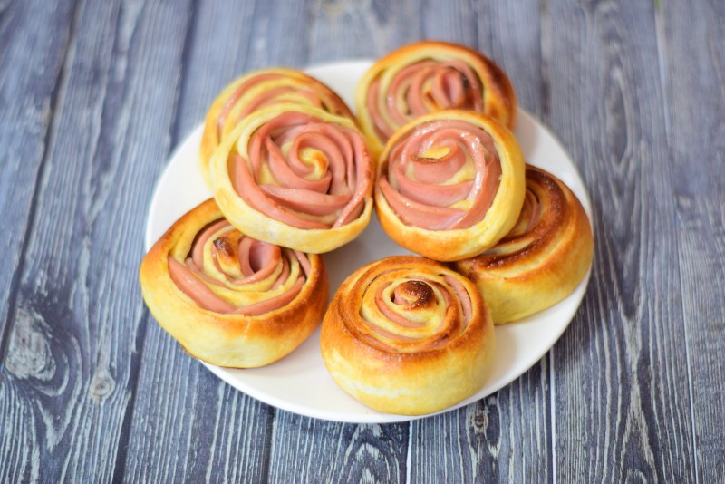 Плюшки розочки с яблоками