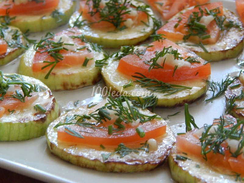 Кабачки жареные с помидорами и чесноком