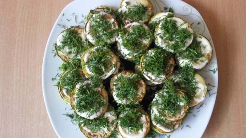 Жареные кабачки с чесноком