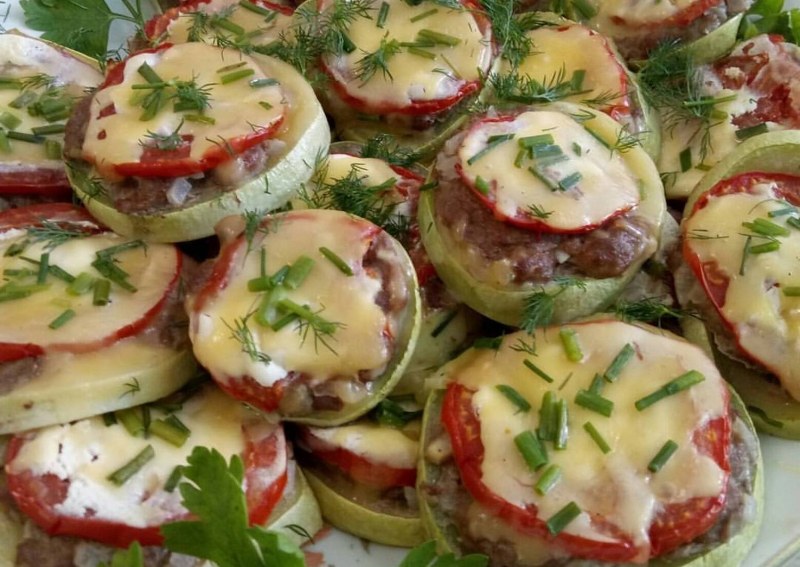 Кабачки с фаршем в духовке кружочками с помидорами и сыром