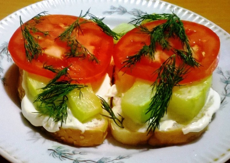 Кабачки в духовке с фаршем с сыром и помидорами