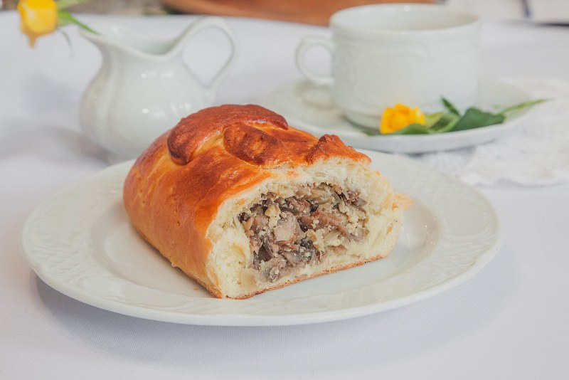 Кулебяка с фаршем и картошкой