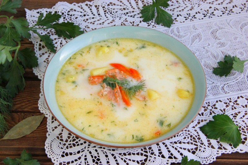 Уха с семгой