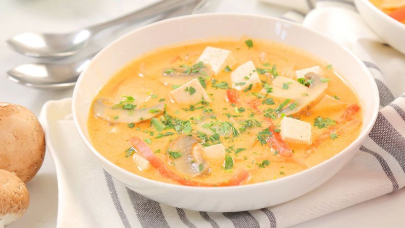 Рыбный суп с чесноком и травами