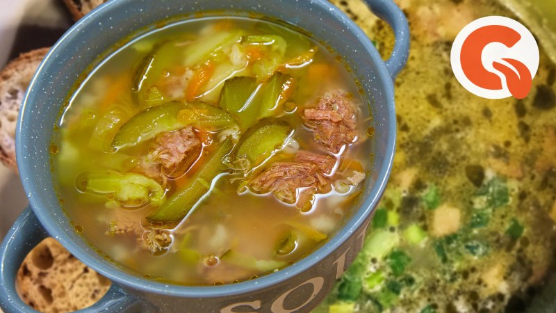 Рассольник с перловкой и солеными огурцами с говядиной