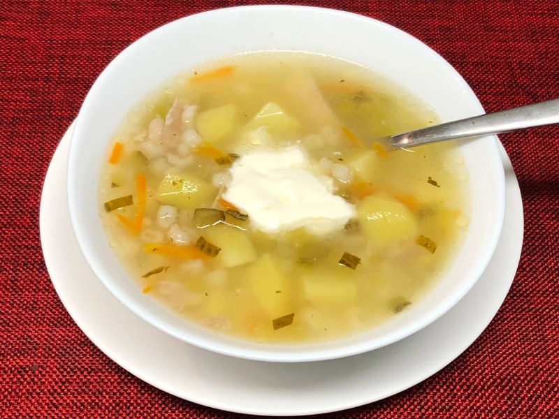 Суп рассольник с перловкой