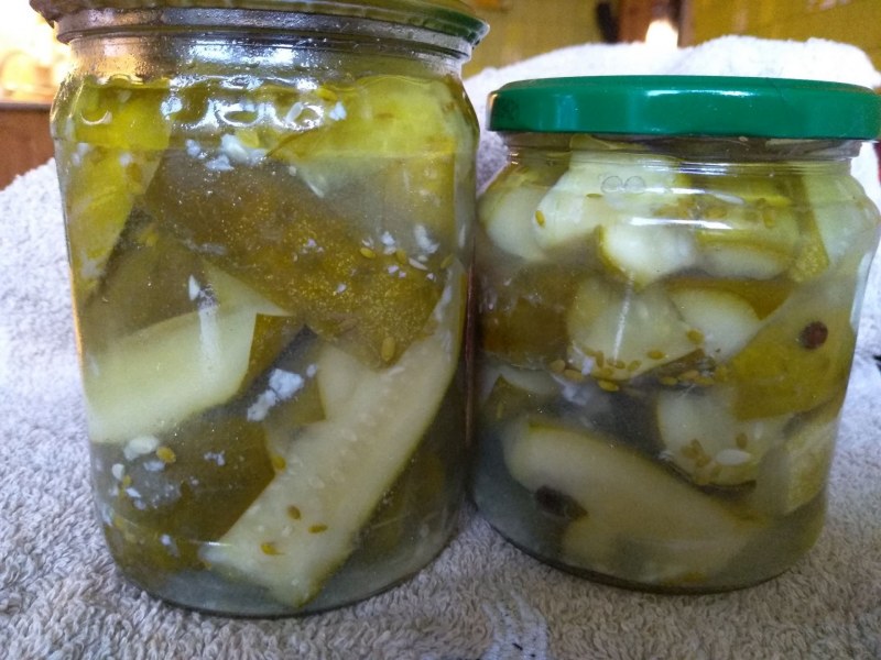 Салат с огурцами