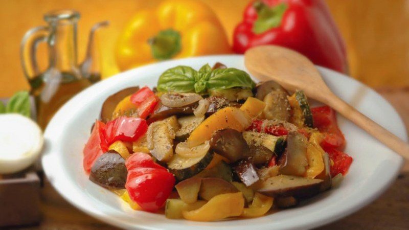 Овощное рагу с цукини и баклажанами