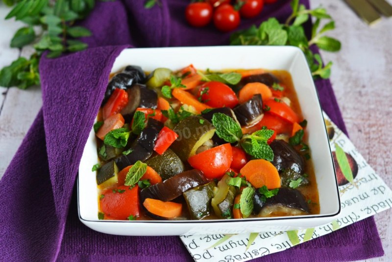 Овощное рагу кабачок и свекла