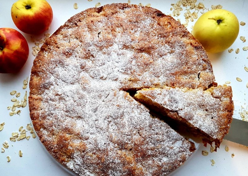 Овсяный пирог с яблоками