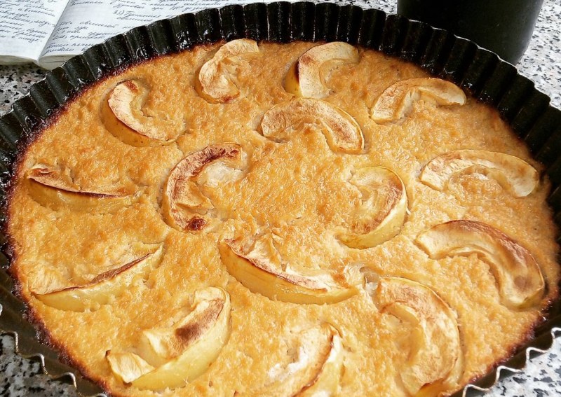 Яблочный пирог с орехами
