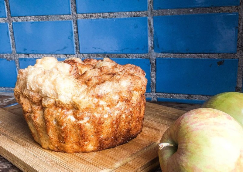 Овсяная шарлотка с яблоками