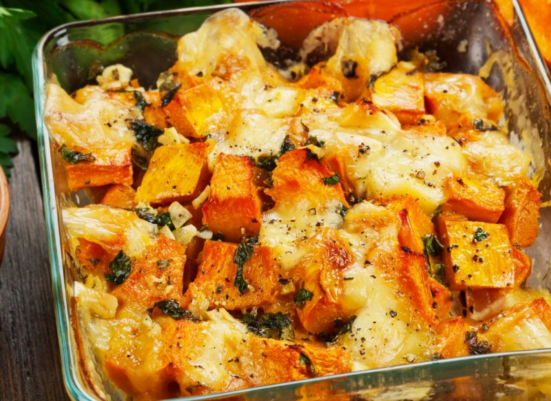 Батат запеченный с овощами в духовке