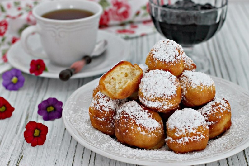 Пончики из творога в кипящем масле круглые