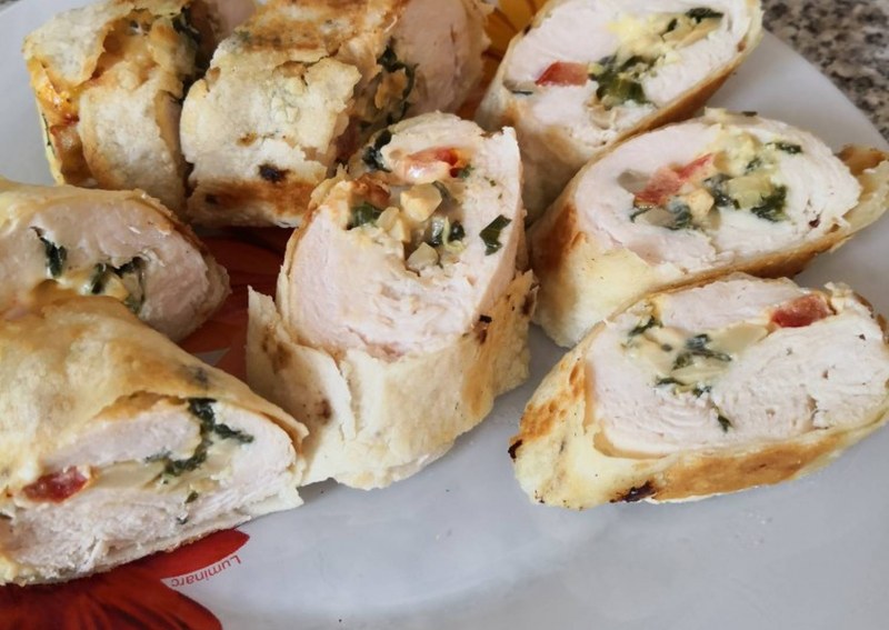 Куриный рулет из лаваша