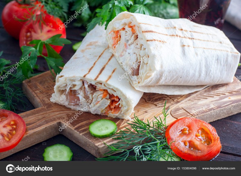 Рулет из лаваша с курицей и сыром
