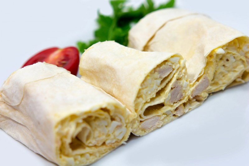 Рулеты из лаваша с курочкой и плавленым сыром