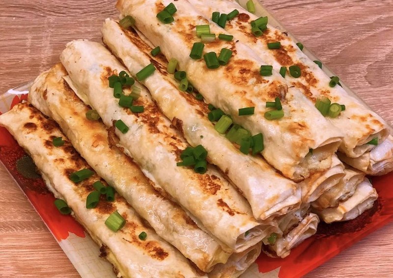 Рулет из лаваша с сыром и зеленью