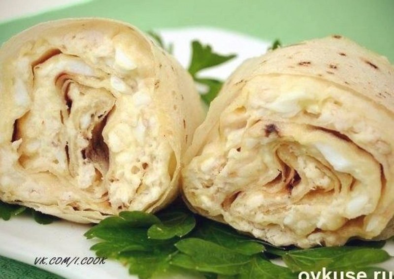 Рулет из лаваша с курицей и сыром