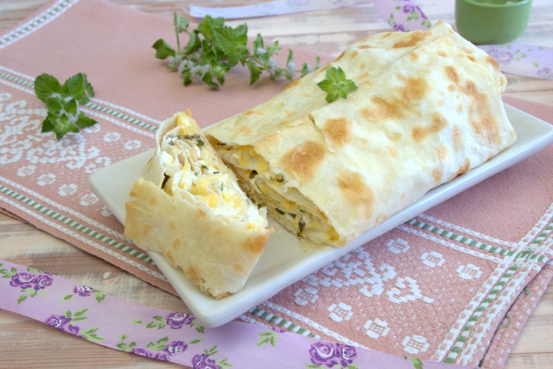 Рулетики из лаваша с сыром