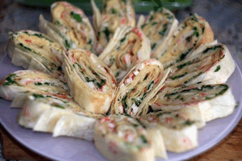 Рулет из лаваша с корейской морковкой