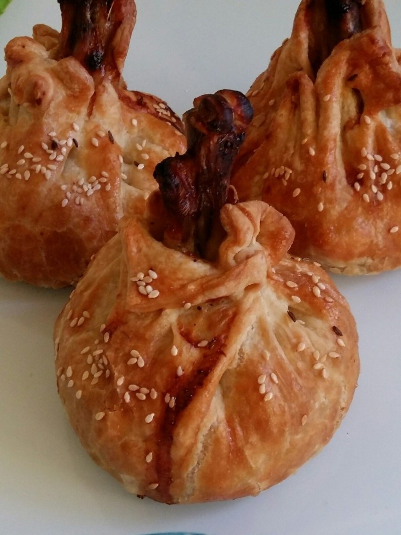 Блинные мешочки с курицей и грибами