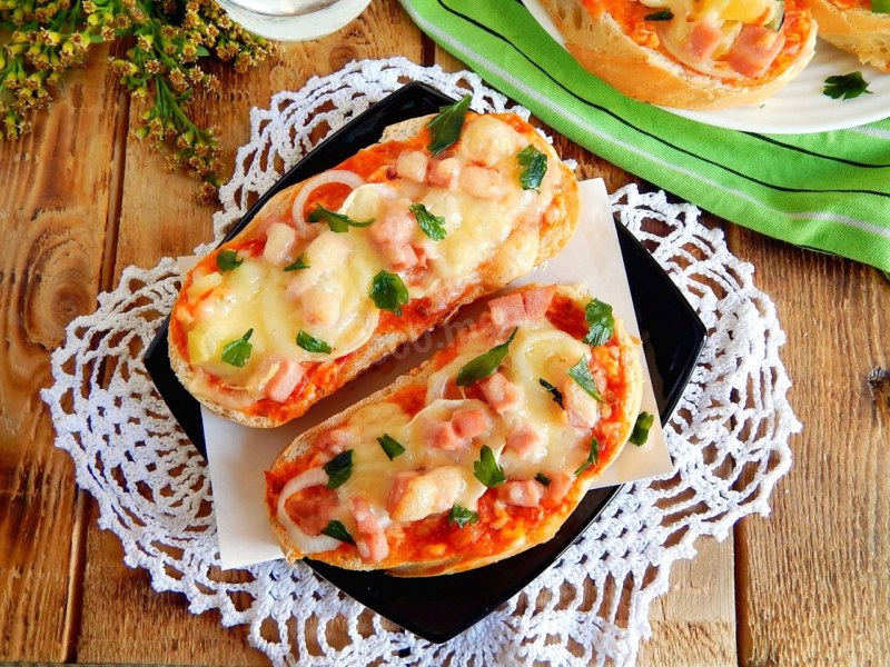 Мини пицца из батона