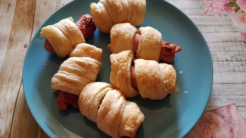 Яблоки в слойке подача