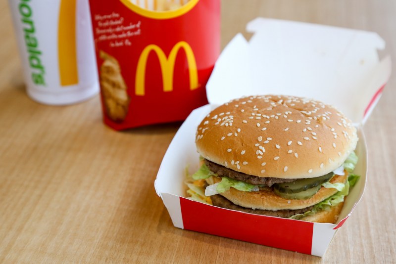 MCDONALDS чизбургер
