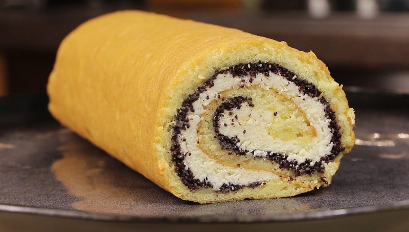Орехово маковый рулет