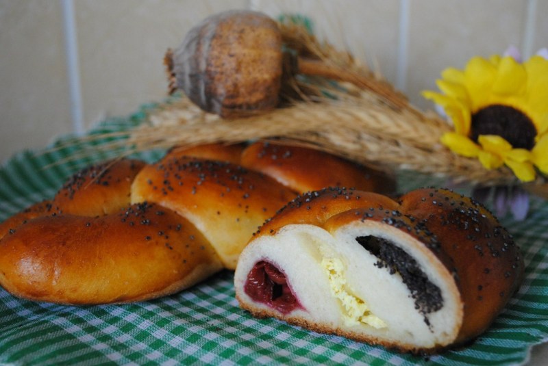 Хала плетенка с маком