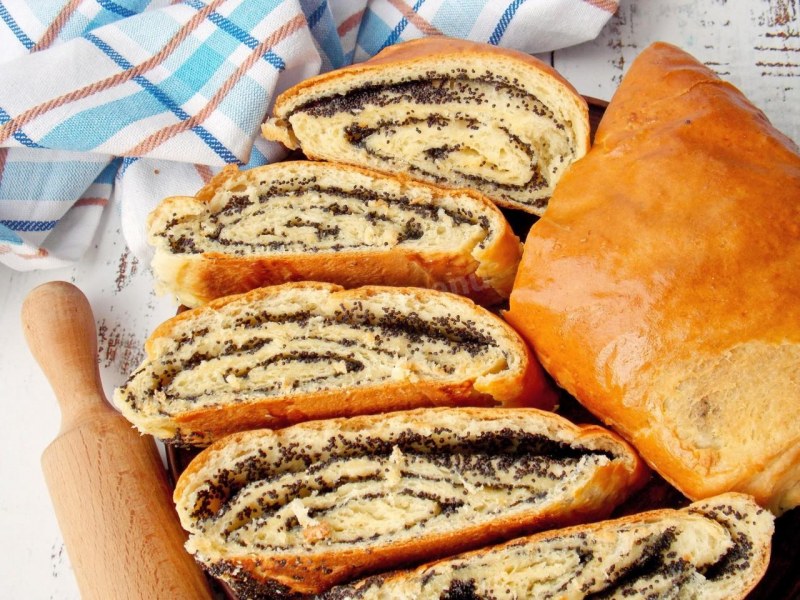 Маковый рулет булочки выпечка из Ашана