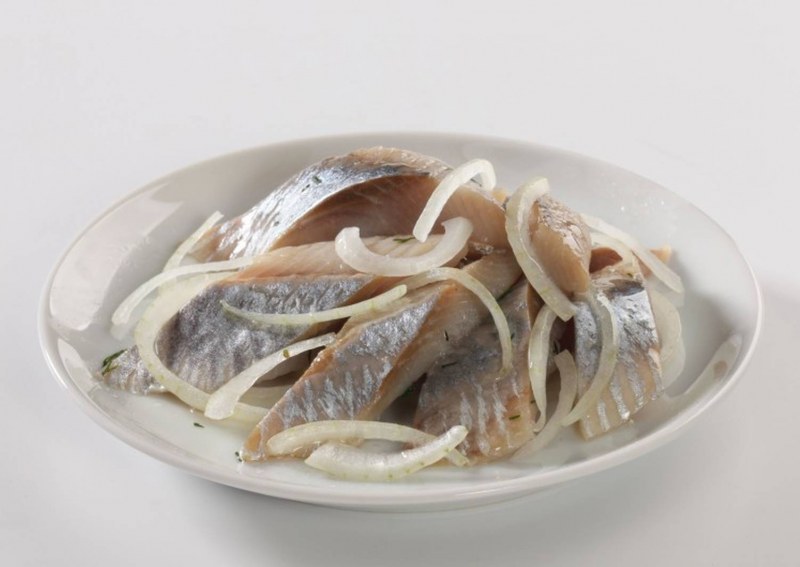 Скумбрия маринованная с луком