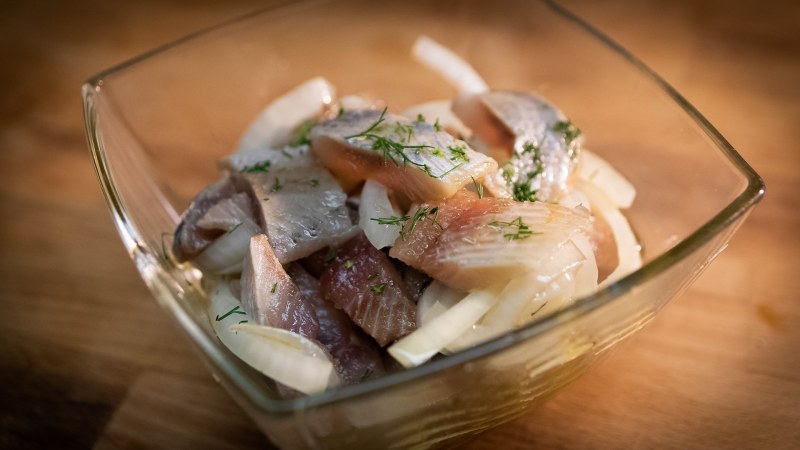 Селедочка с луком