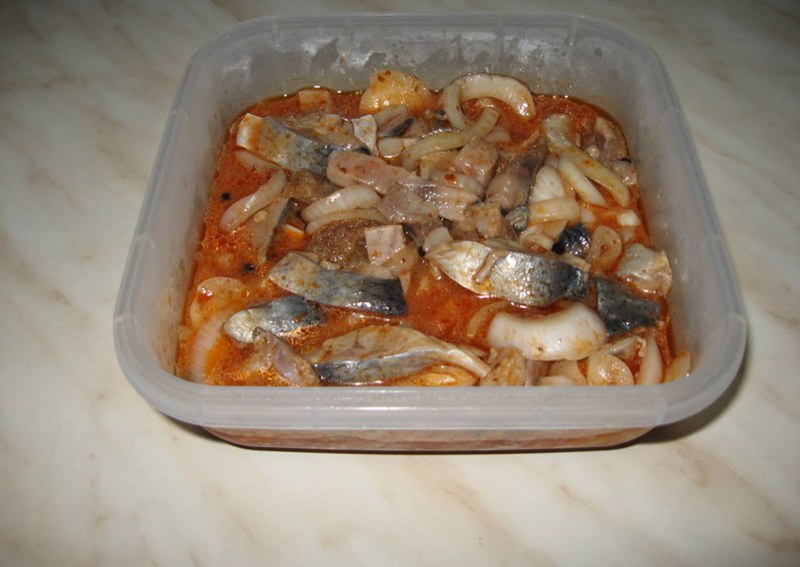 Селёдка с уксусом и луком