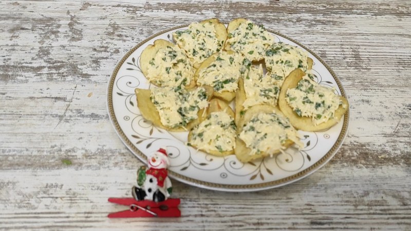 Закуска на чипсах с крабовыми палочками
