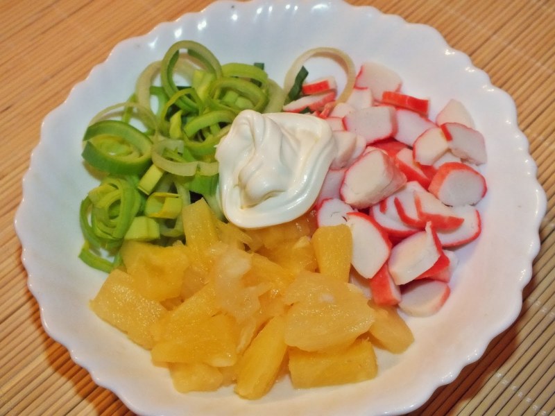 Салат с луком пореем