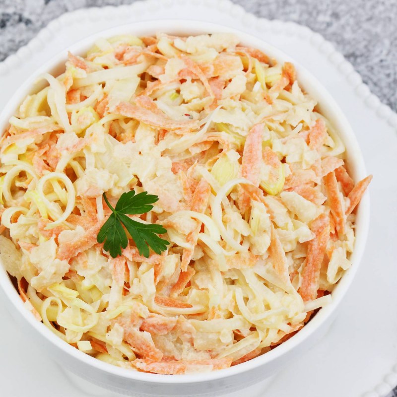 Овощной салат с луком пореем