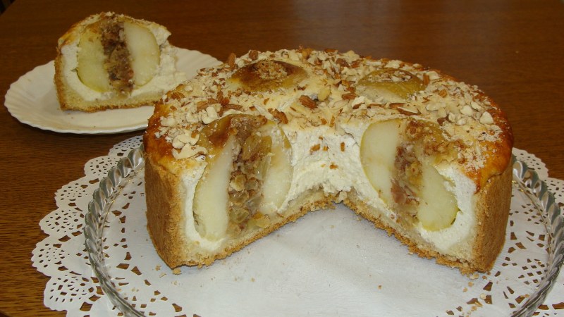 Яблочный пирог с творожным сыром