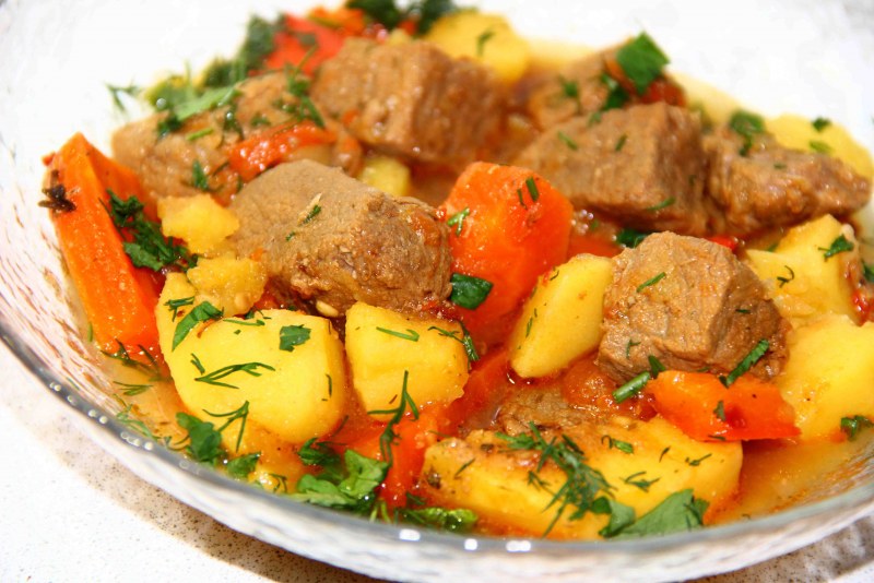 Блюдо армянской кухни из курицы