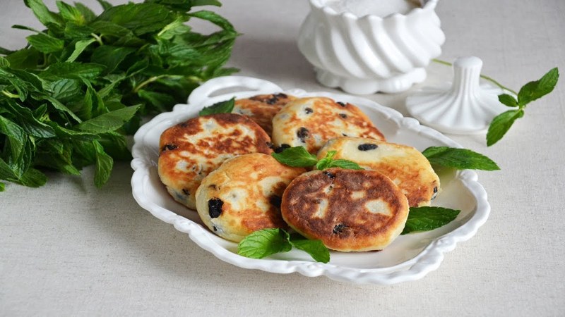 Сырники с изюмом из творога