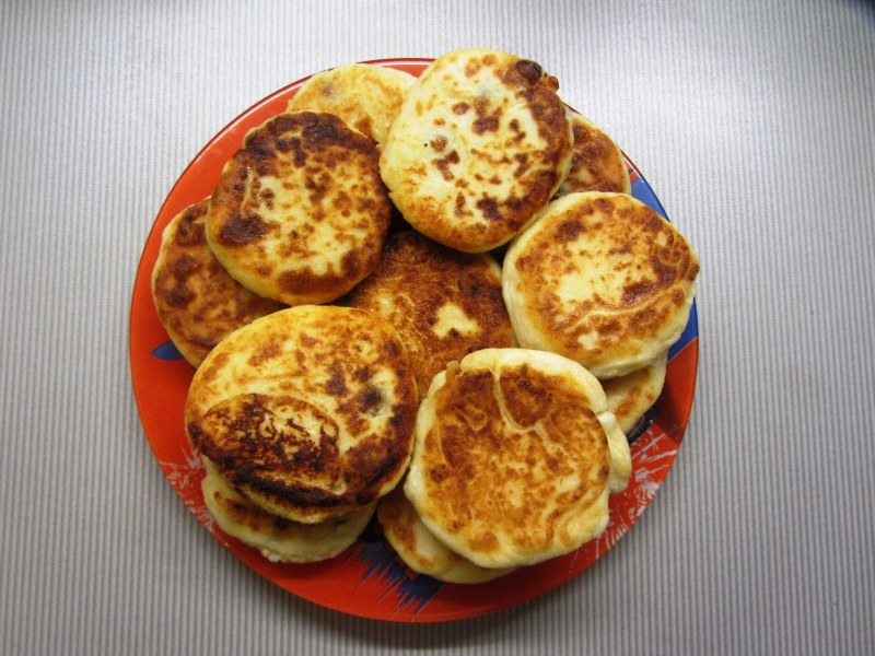 Творожники с изюмом