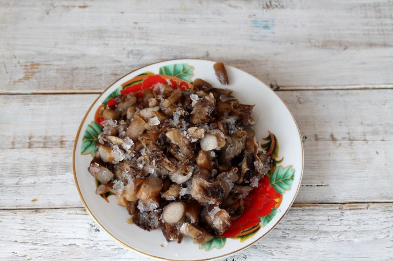 Каша рассыпчатая с грибами и луком
