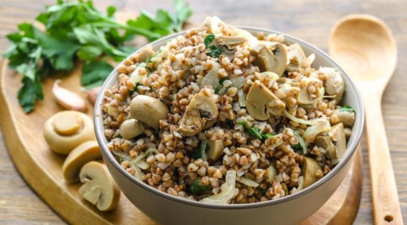 Гречневая каша с шампиньонами