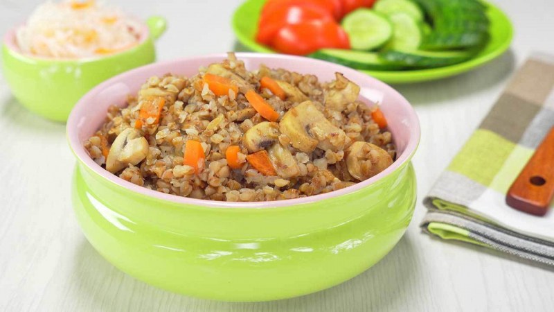 Гречневая каша с курицей и грибами