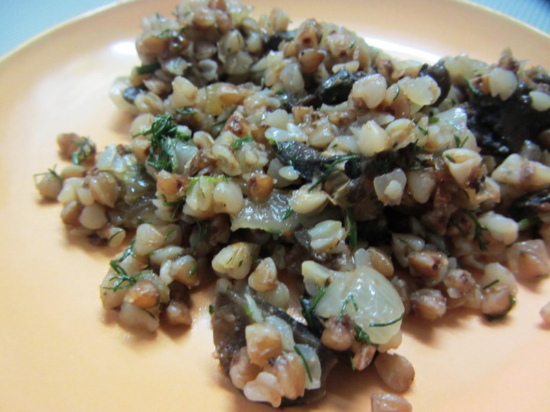 Каша гречневая с шампиньонами и луком