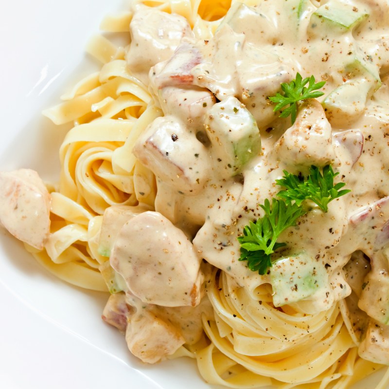 Фетучини с беконом и грибами