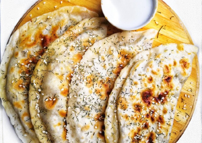 Кутаб с сыром и зеленью